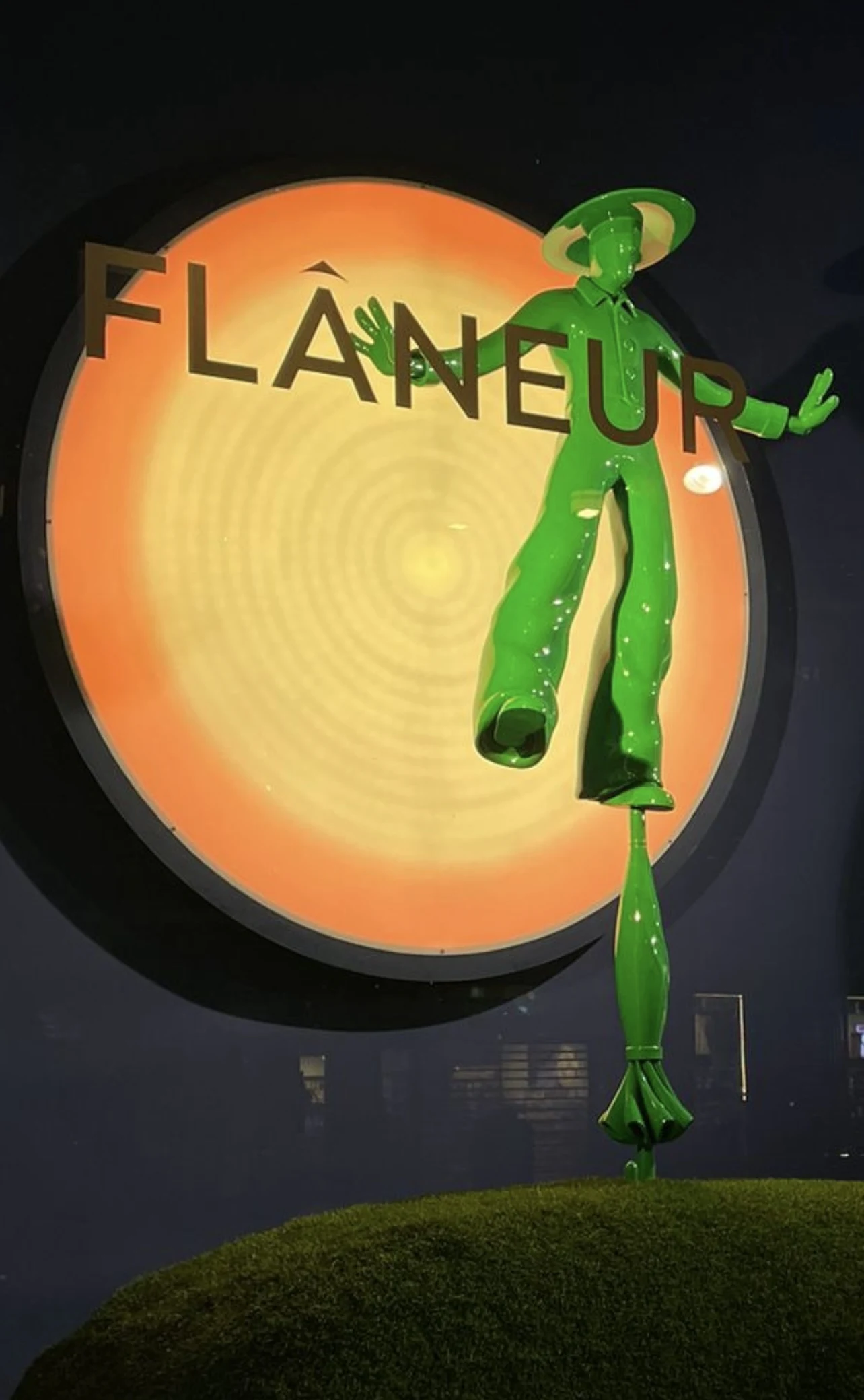 Groot 3D geprint figuur gemonteerd op commercieel display
